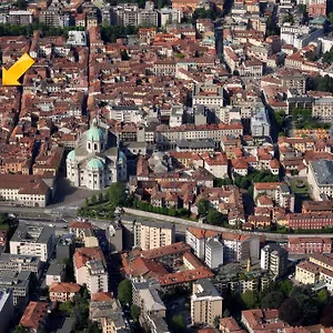  Apartment Ancient Courtyard Bonanomi In Historic Centre Italy